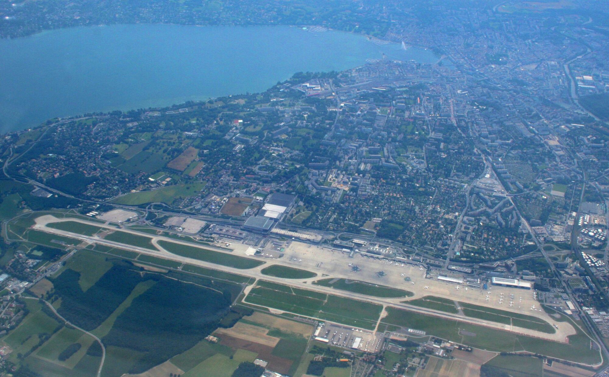 Vue aérienne de l’aéroport de Genève