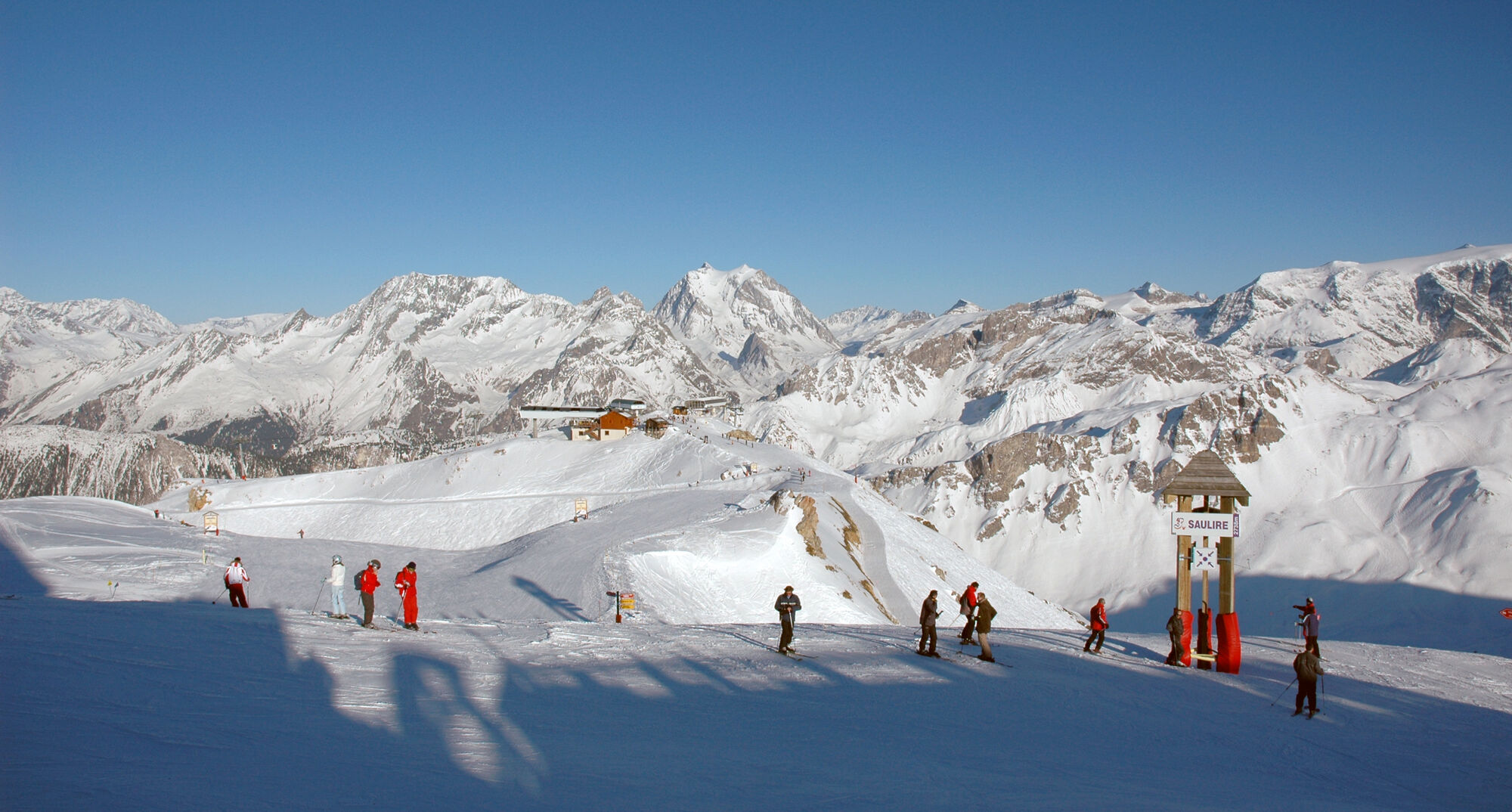 Vue panoramique de Courchevel et des 3 Vallées enneigées