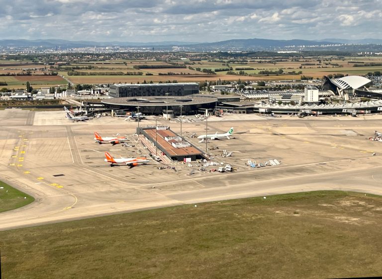 Vue aérienne de l’aéroport de Lyon Saint-Exupéry