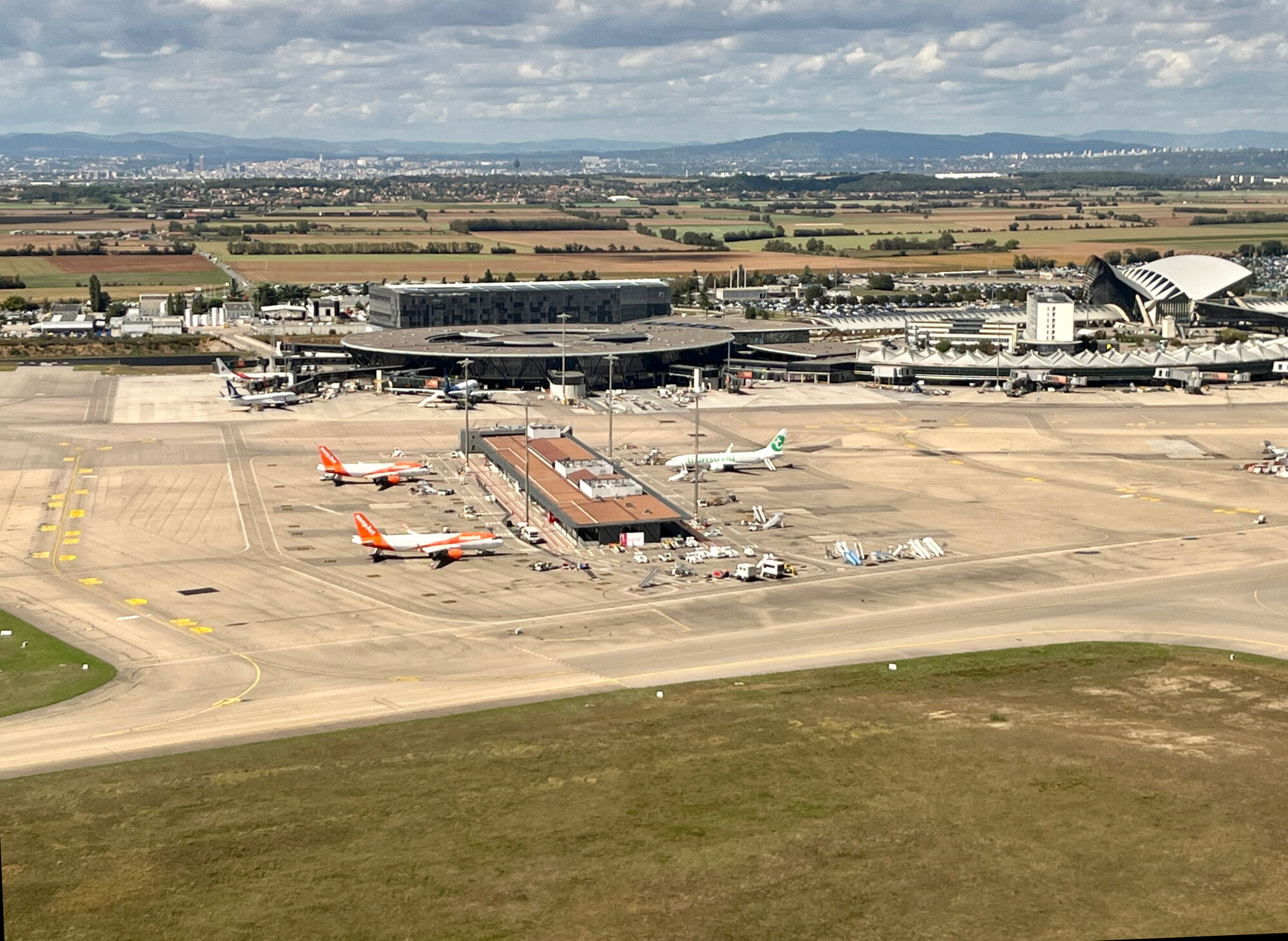 Vue aérienne de l’aéroport de Lyon Saint-Exupéry